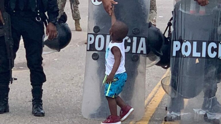 Entenda por que o Acre vive uma crise migratória na fronteira Brasil-Peru