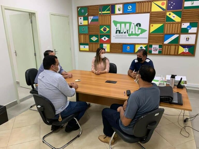 Presidente em exercício da AMAC, Fernanda Hassem, cumpre agenda em Rio Branco