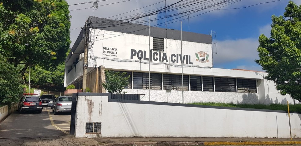 Mulher raptada por ex da amiga conseguiu escapar após mandar localização para celular de namorado