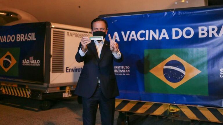 Insumos para a produção de 8,6 milhões de doses da CoronaVac chegam ao Brasil