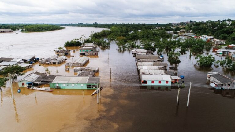 Encontro do Igarapé Preto e Rio Juruá: Cruzeiro do Sul vive cheia histórica