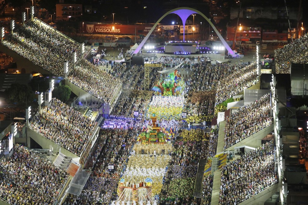 Globo irá exibir 30 desfiles que marcaram a história do Carnaval neste fim de semana
