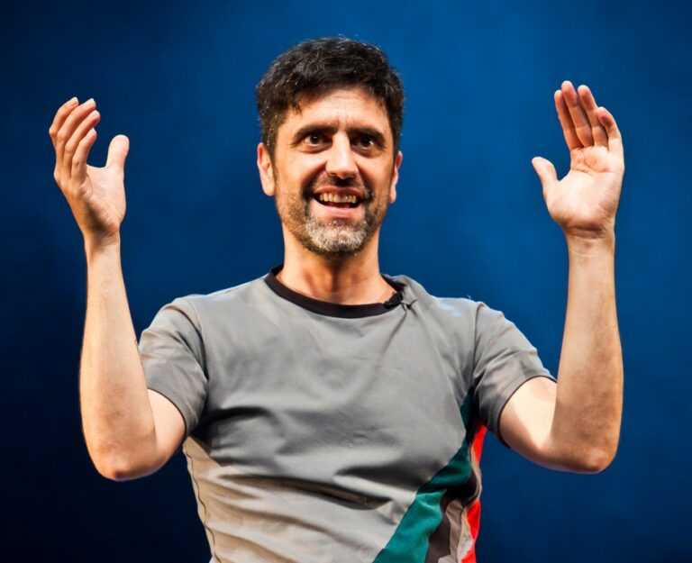 Fernando Barba, criador do grupo Barbatuques, morre aos 49 anos