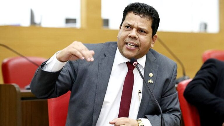 Deputado de Rondônia fica pistola após Acre receber mais vacinas que seu estado