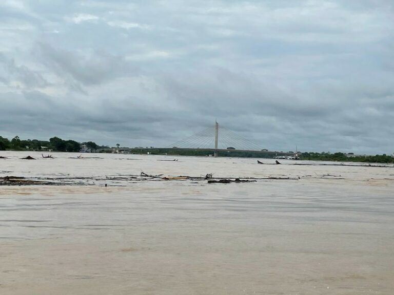 Enchente do Rio Juruá já atinge mais de 20 mil pessoas e famílias são retiradas