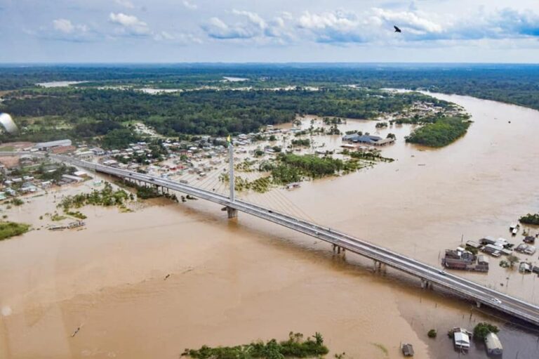 Rio Juruá continua subindo e já atinge cerca de 5 mil famílias em Cruzeiro do Sul