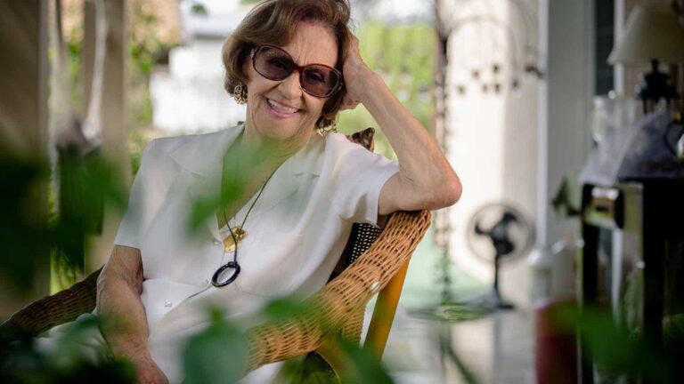 Laura Cardoso faz apelo ao ser vacinada contra Covid: ‘Sigam recomendações médicas’