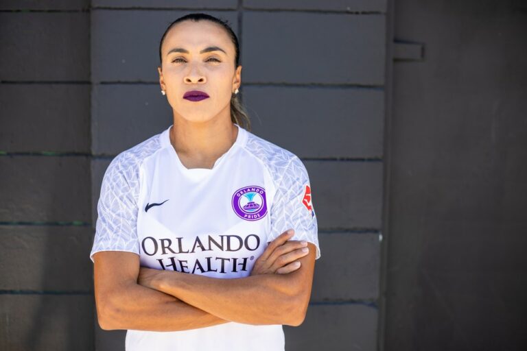 Aos 35 anos, Marta se reinventa em campo para ajudar a seleção na busca do ouro olímpico