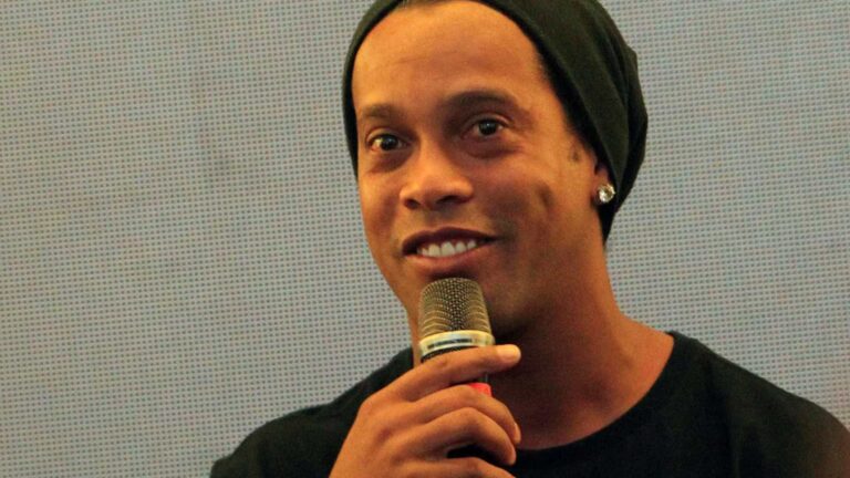 Ronaldinho Gaúcho se manifesta após morte da mãe: ‘Inspiração de força e alegria’
