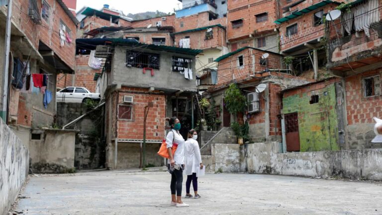 Covid-19: Mulher esconde da família que está infectada e todos morreram