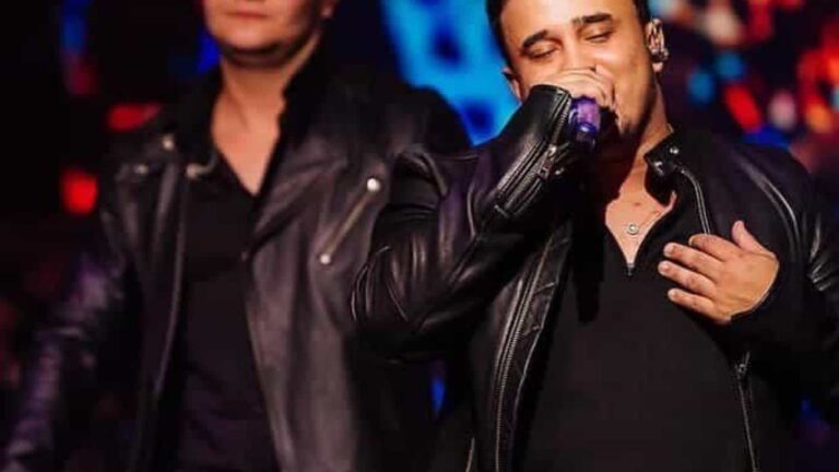 Matheus e Kauan convidam Sarah para participar de clipe da dupla