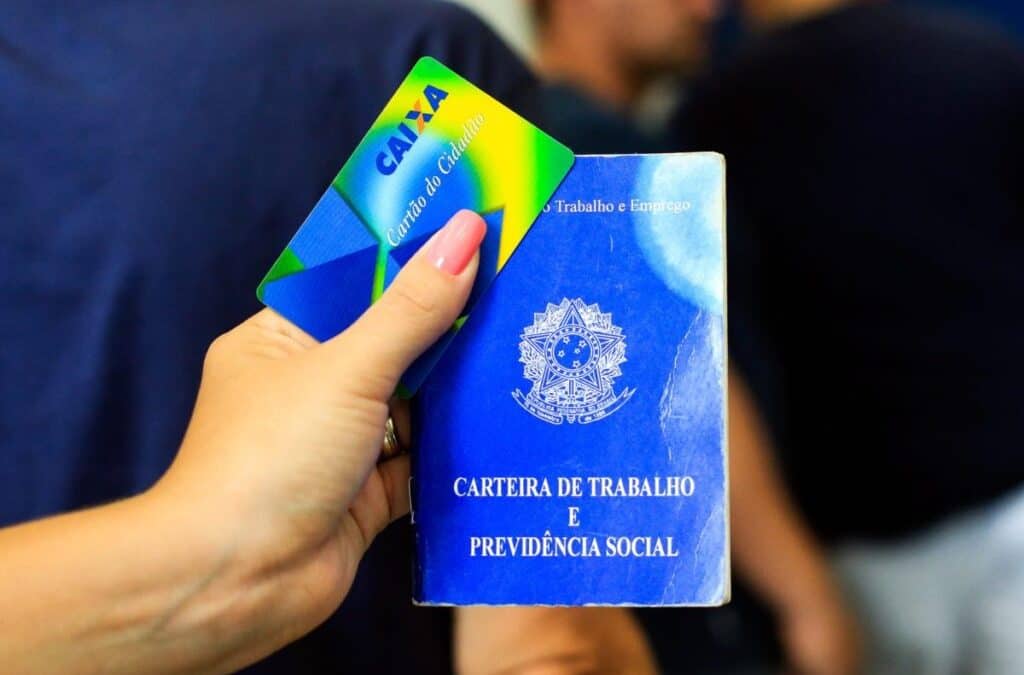 Se seu PIS/Pasep de até R$ 1.302 não caiu, saiba como agir nessa situação