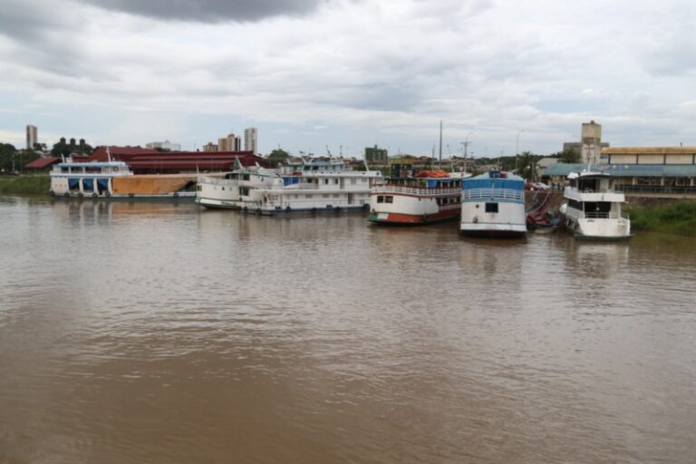 Rio Madeira atinge 15 metros e Defesa Civil monitora famílias em áreas de risco
