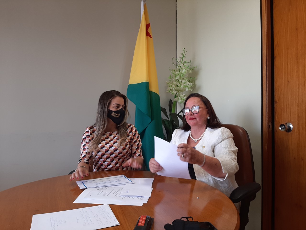 Prefeita de Brasileia agradece ação de Vanda Milani pelo município Prefeita de Brasileia agradece ação de Vanda Milani pelo município