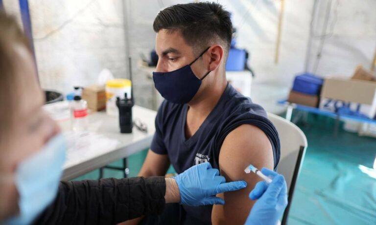 Farmácias passarão a oferecer vacinas contra a Covid-19 a partir da semana que vem nos EUA