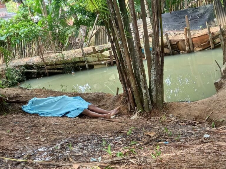 Homem se afoga em Cruzeiro do Sul e corpo é encontrado pelo filho de 10 anos