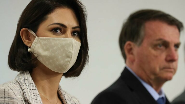 Bolsonaro pode ter que optar entre Guedes ou Michelle; entenda