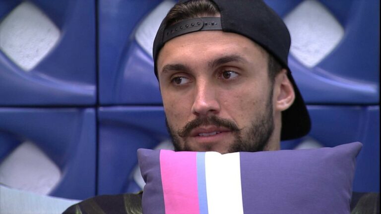 Carla Diaz e Arthur se desentendem, e brother cobra informações do Quarto Secreto: ‘Você não falou nada’