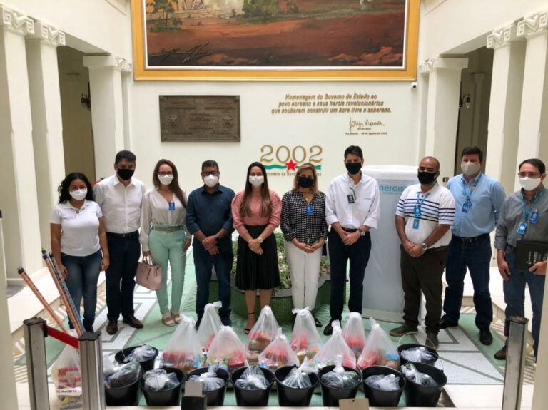 Energisa Acre doa três toneladas em alimentos e 1.600 kits de limpeza ao Governo do Estado