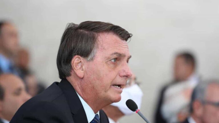 Cirurgião que operou Bolsonaro após facada é chamado em Brasília para examiná-lo