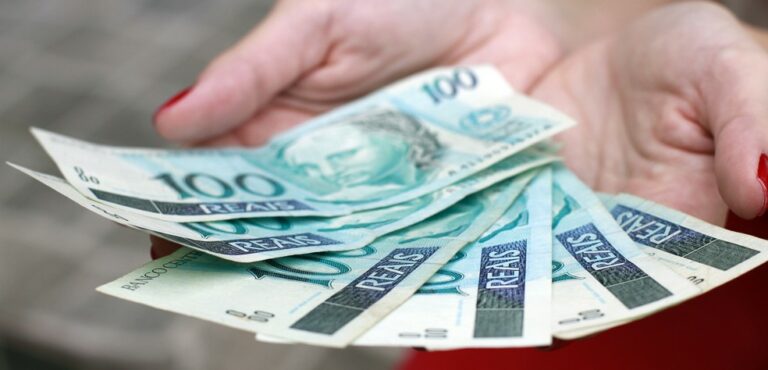 Sem auxílio emergencial, veja quais despesas o brasileiro teve que cortar