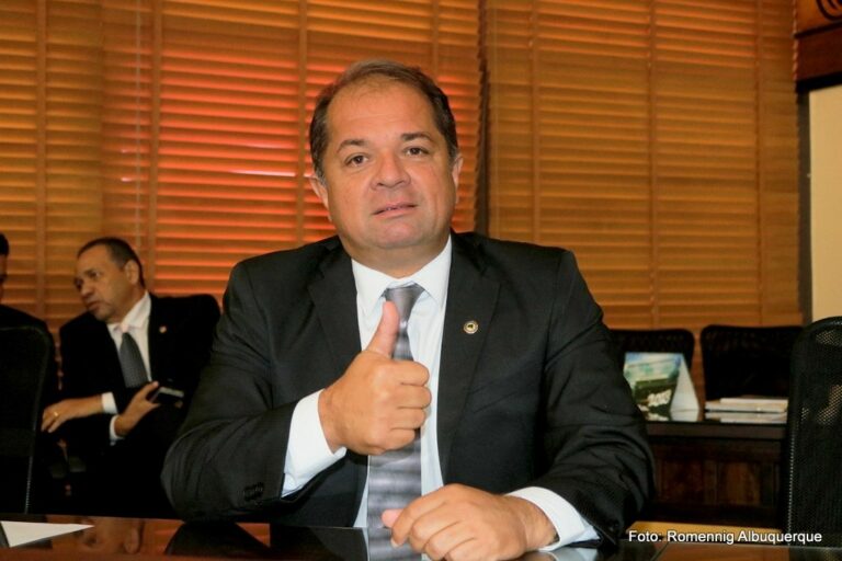 Deputado acreano é internado após complicações da Covid-19 
