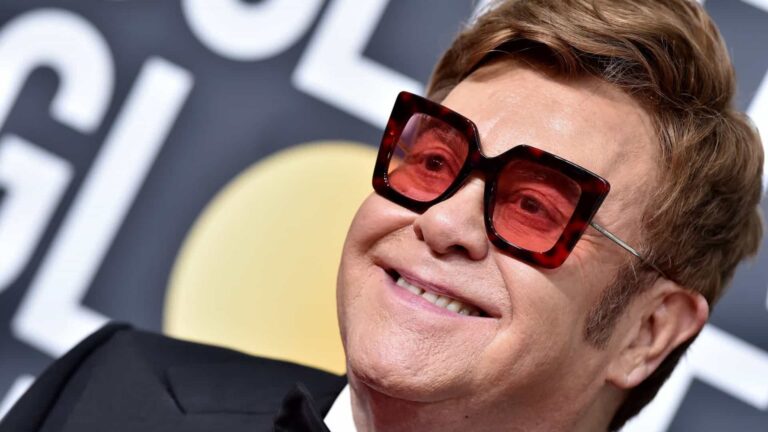 Elton John, chega aos 74: Veja as 20 músicas dele mais tocadas no Brasil