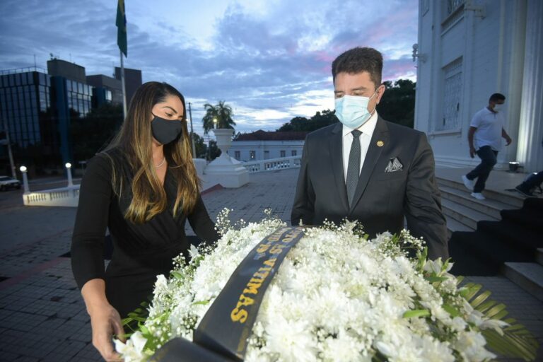 Acre declara luto oficial pela morte de mais de mil pessoas em decorrência da Covid-19