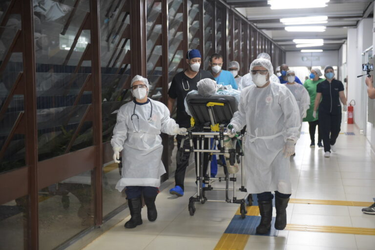 Com escassez de “kit intubação”, AM não vai mais receber pacientes do Acre com covid