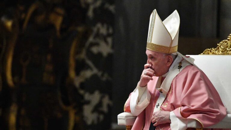 Vaticano anuncia que não vai abençoar uniões entre pessoas do mesmo sexo