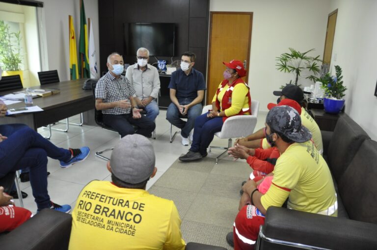 Garis e margaridas são recebidos pelo prefeito Tião Bocalom