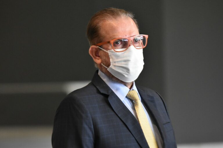 Após dar aval, governo do Rio volta atrás e veta partidas do Paulistão no estado