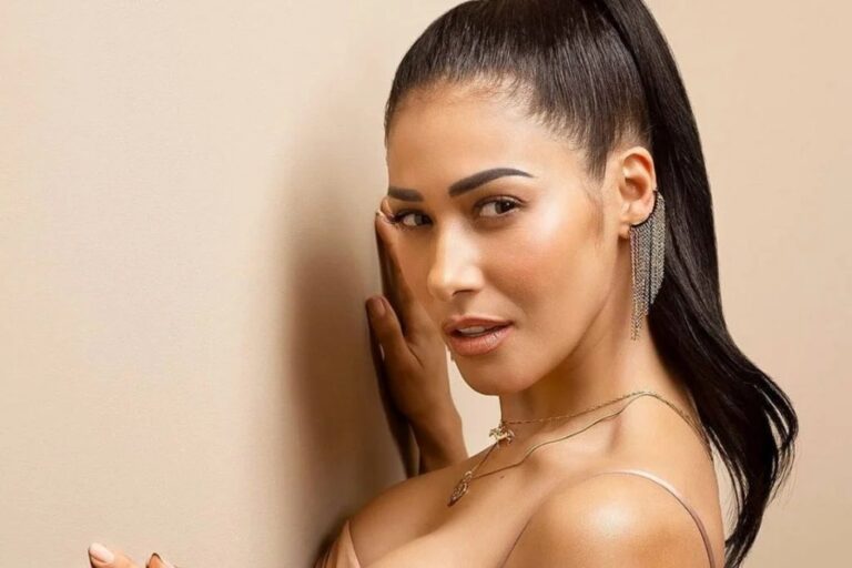 De sutiã, Simaria surpreende fãs ao abaixar roupa e mostrar a calcinha