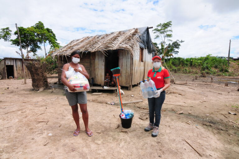 5 mil cestas básicas, 4 mil fardos de água e 4 mil kits de limpeza entregues pela Fecomércio