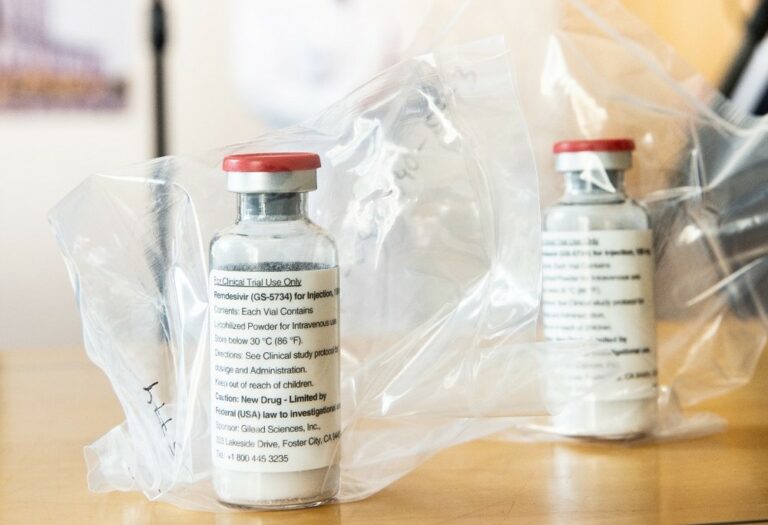 Anvisa libera Remdesivir para tratar Covid e dá registro definitivo para vacina de Oxford