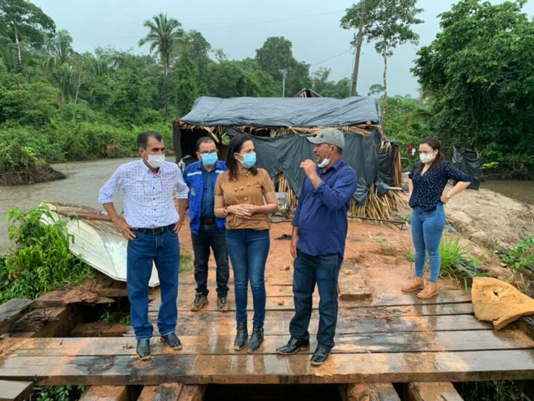 Mailza se reúne com prefeito e vereadores de Porto Acre e  reafirma compromisso