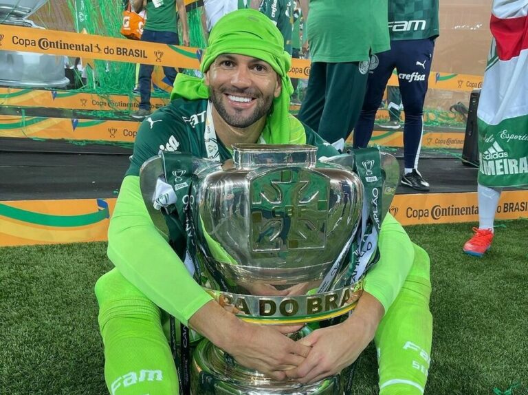 Com Copa do Brasil, Weverton é 1º acreano a conquistar principais títulos do país e Libertadores