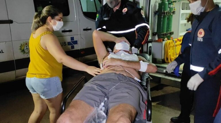 Homem discute com esposa durante bebedeira e quase acaba morto com facada no AC