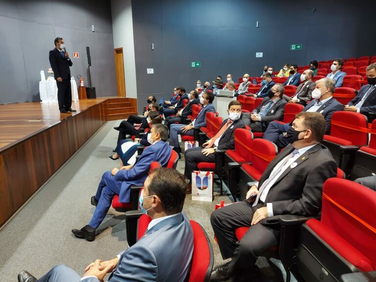 Alysson participa de reunião com governadores sobre compra da vacina Sputnik V