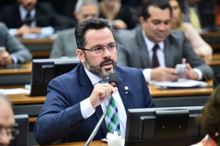 A pedido de Alan Rick, Ministério de Defesa disponibiliza aeronave para transportar donativos ao Acre