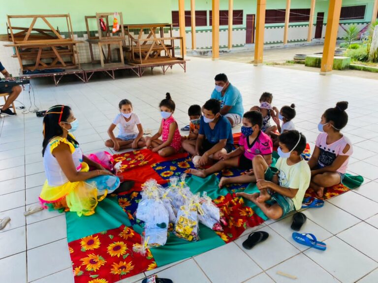 Projeto leva contos e histórias para crianças em abrigos em Rio Branco