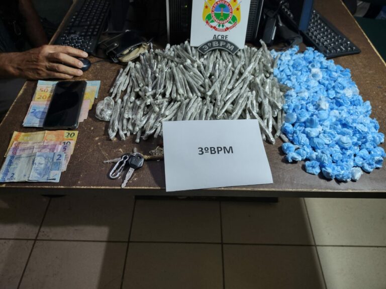 Mototaxista e passageiro são presos com cocaína e maconha na Estrada de Porto Acre