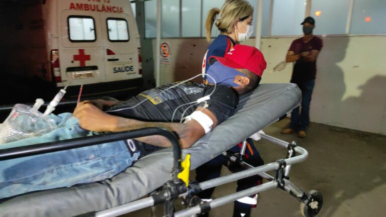 Jovem é atingido com tiro na perna por criminosos em Corolla, na Baixada da Sobral