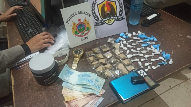 PM estoura boca de fumo e prende homem com droga e dinheiro no João Eduardo