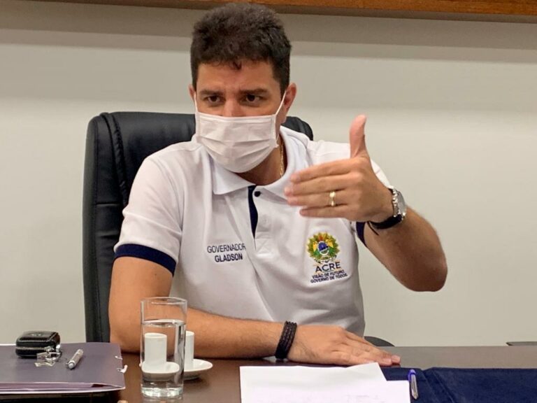 “Darei a canetada”, diz Gladson sobre PL que autoriza contratação de médicos sem Revalida