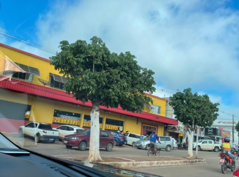 Epitaciolândia não adere 100% ao decreto do governo e comércio é aberto no sábado
