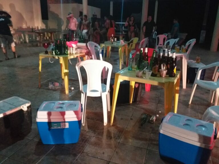 Em meio a lockdown, polícia acaba com festa clandestina no Apolônio Sales
