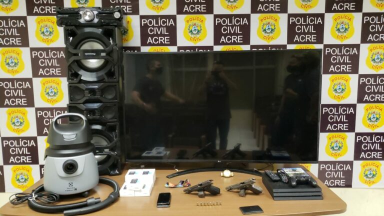 Polícia elucida roubo, prende 4 em flagrante, recupera moto e outros bens no Rosalinda