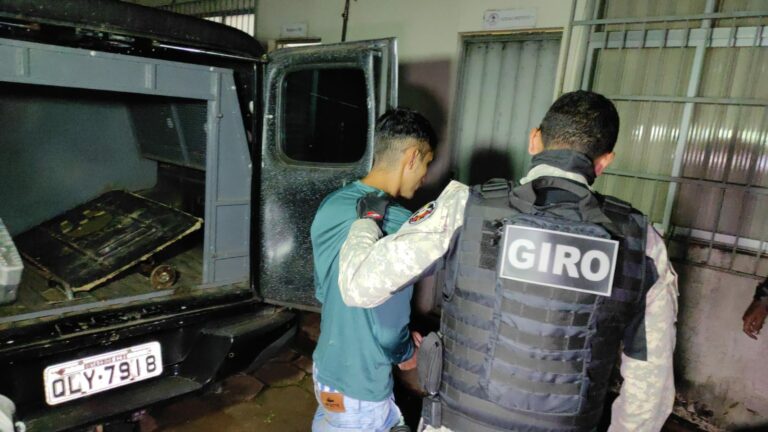 Um foge e outro é preso com celular roubado após fazer arrastão no bairro Sobral