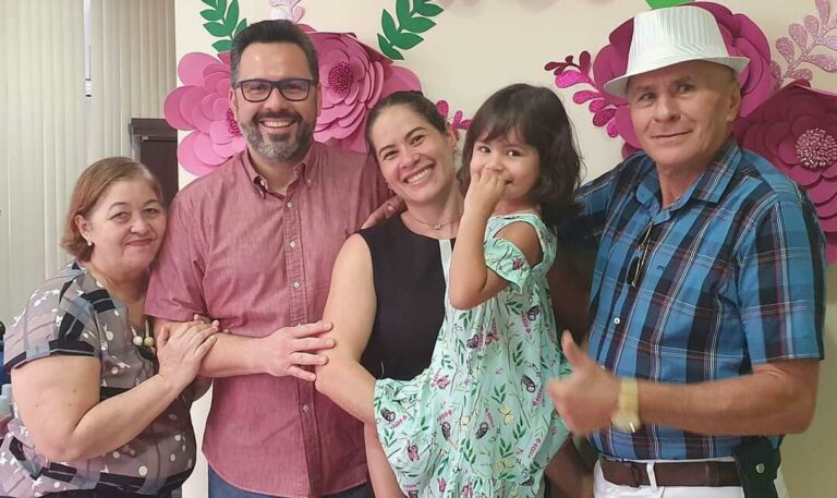 Alan Rick lamenta morte do sogro, vítima da covid-19: “Um pai carinhoso e protetor”